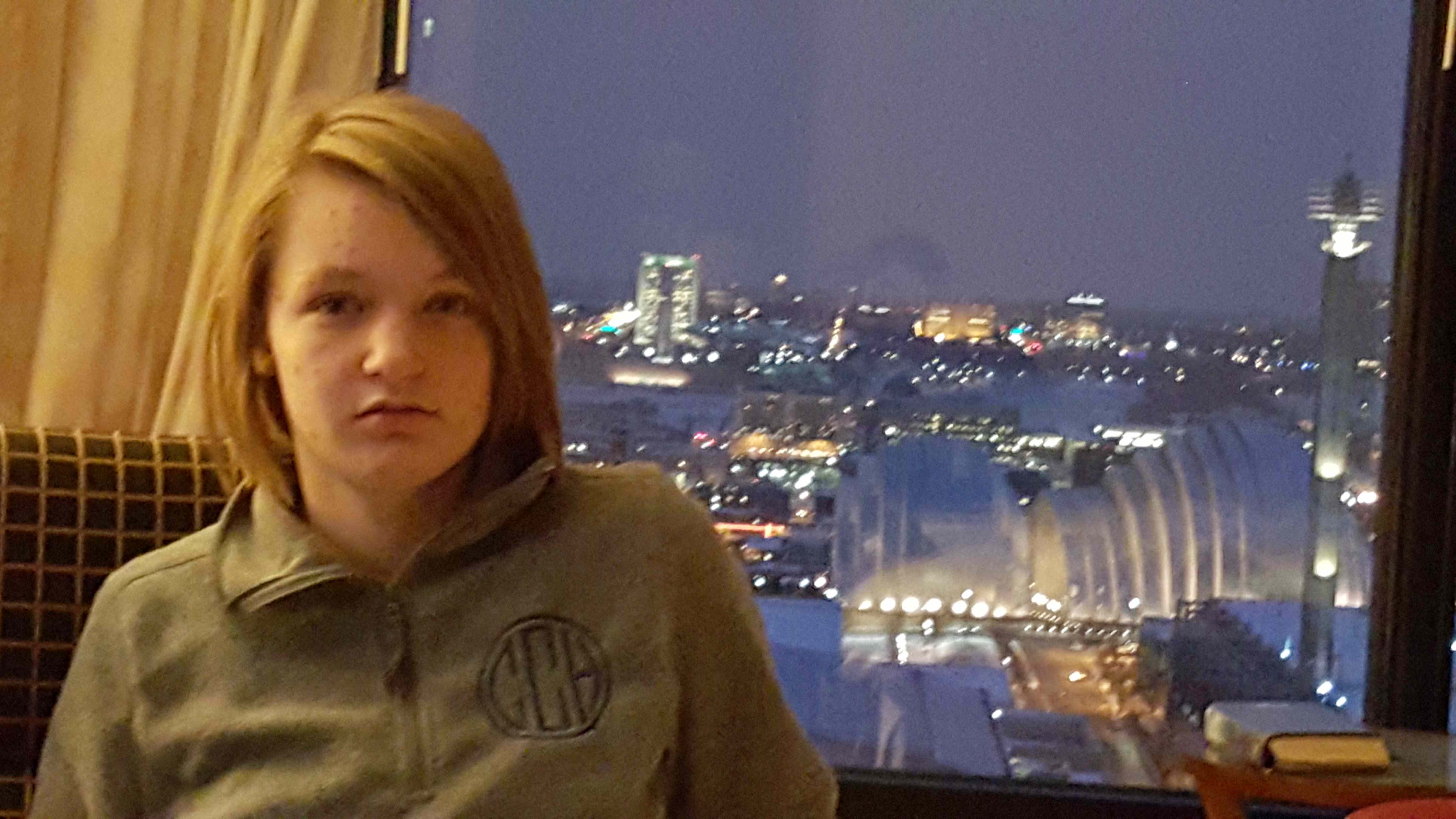 2015-12-30 Cate and room with a view.jpg